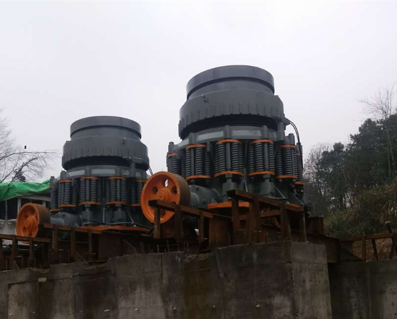 （新客戶）＂機(jī)皇＂彈簧圓錐破碎機(jī)1400亮相湖北黃岡450噸（300方）每小時(shí)花崗