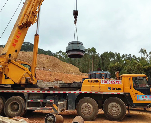 雙金石料生產(chǎn)線設(shè)備安裝現(xiàn)場