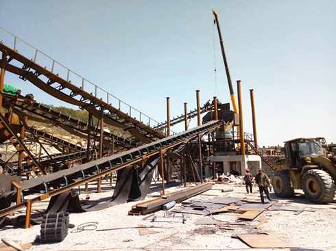 雙金機(jī)械客戶生產(chǎn)線制砂設(shè)備安裝現(xiàn)場(chǎng)