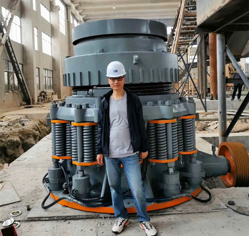 雙金1400彈簧圓錐機(jī)設(shè)備安裝現(xiàn)場(chǎng)