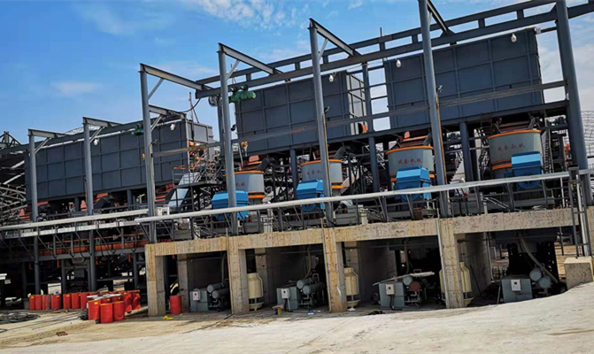 圖為雙金客戶時(shí)產(chǎn)4000噸生產(chǎn)線,單缸液壓圓錐機(jī)設(shè)備使用現(xiàn)場