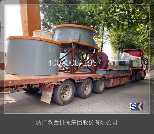 浙江雙金機械單缸液壓圓錐破碎機發(fā)貨現(xiàn)場