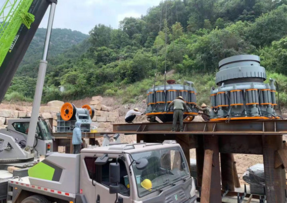 雙金機械福建客戶時產(chǎn)200噸生產(chǎn)線成套設(shè)備正在安裝中