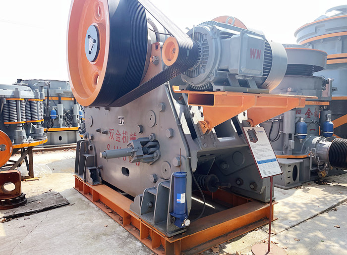 雙金機(jī)械950鄂式破碎機(jī)用于花崗巖粗碎