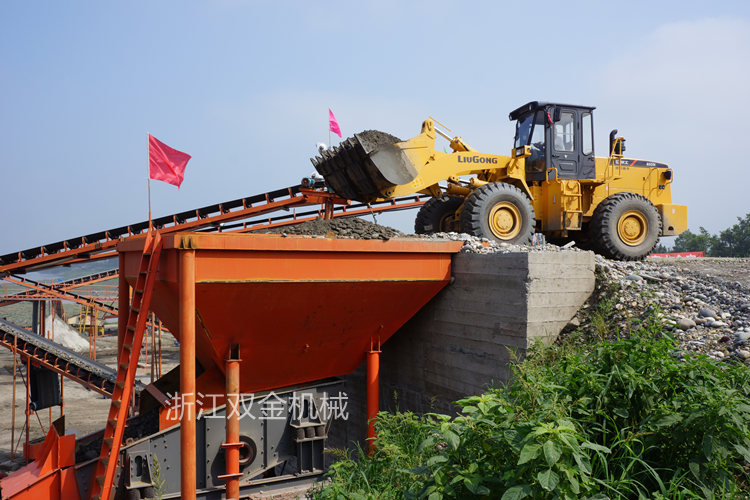 鵝卵石制砂生產線現(xiàn)場