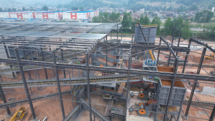 四川雅安時產(chǎn)800噸復(fù)合型生產(chǎn)線施工現(xiàn)場圖一