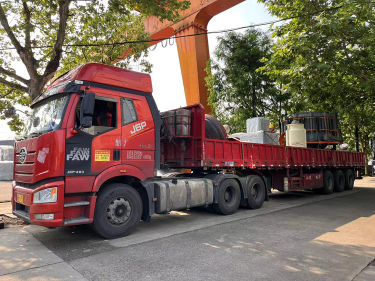 圓錐破碎機(jī)發(fā)貨現(xiàn)場(chǎng)