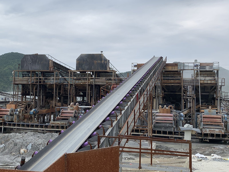 12臺(tái)振動(dòng)篩和洗砂機(jī)設(shè)備