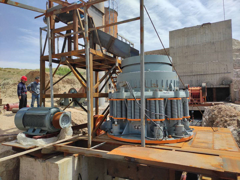 雙金機(jī)械內(nèi)蒙古客戶使用彈簧圓錐破碎機(jī)