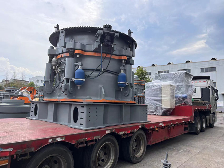 多缸圓錐破碎機(jī)發(fā)貨現(xiàn)場(chǎng)