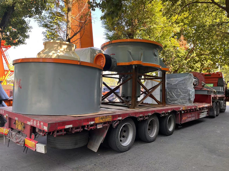 雙金單缸圓錐破碎機(jī)發(fā)貨現(xiàn)場(chǎng)