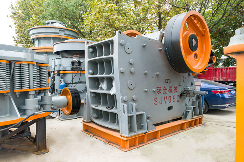 圖為雙金機(jī)械950顎式破碎機(jī)