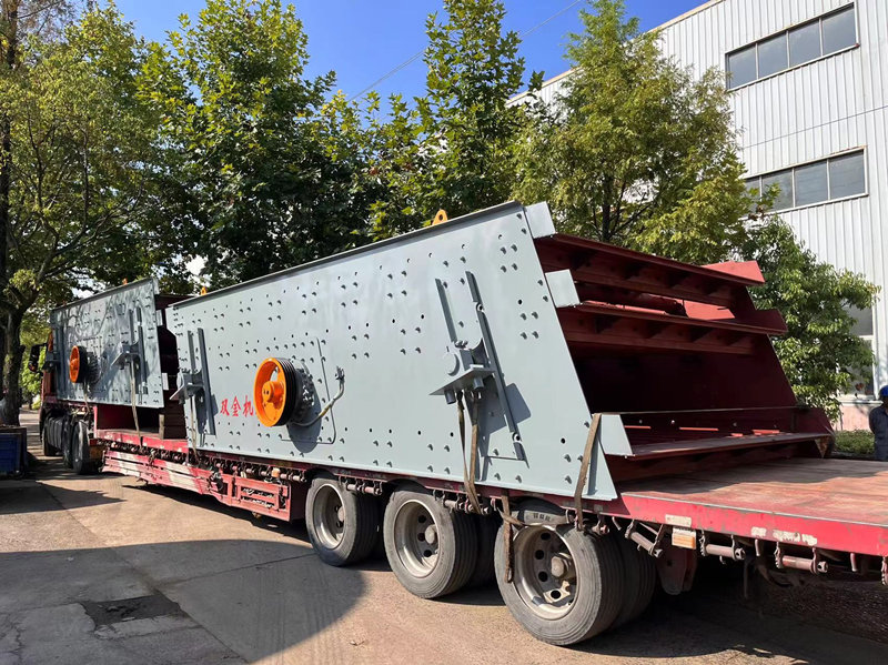 雙金機(jī)械振動(dòng)篩發(fā)貨現(xiàn)場(chǎng)