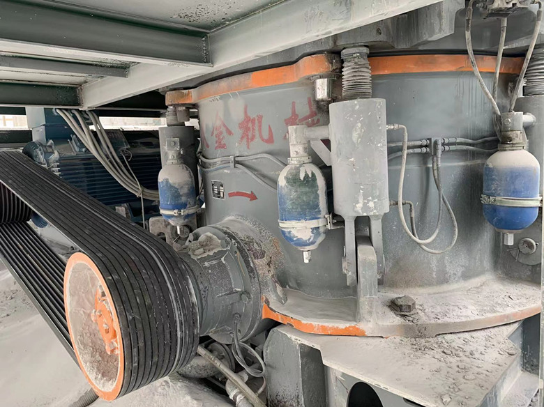 雙金機械多缸液壓圓錐機使用現(xiàn)場