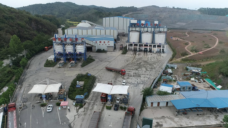 圖為客戶(hù)凝灰?guī)r生產(chǎn)線(xiàn)全貌