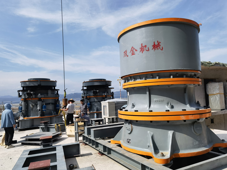 單缸和多缸液壓圓錐機(jī)客戶現(xiàn)場(chǎng)