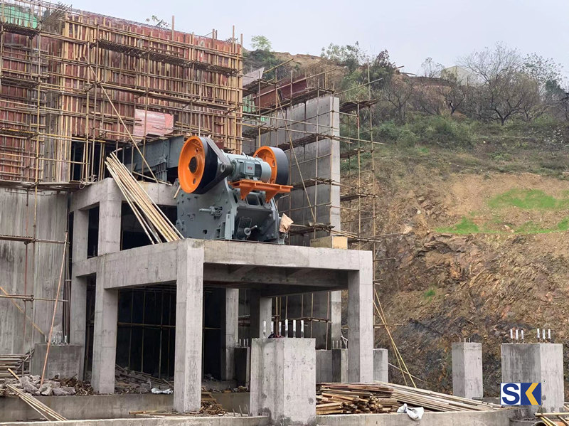 雙金機(jī)械顎式破碎機(jī)