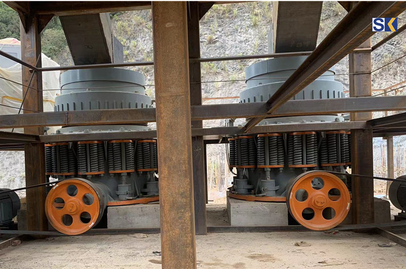 雙金機械2臺圓錐破碎機舟山客戶現(xiàn)場