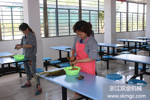 雙金工會(huì)舉辦第二屆女職工包粽子比賽