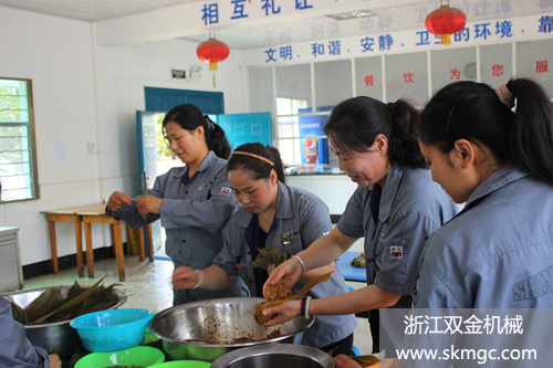 雙金工會(huì)舉辦第二屆女職工包粽子比賽