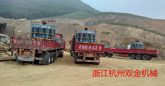 安徽雙金圓錐機(jī)抵達(dá)現(xiàn)??
