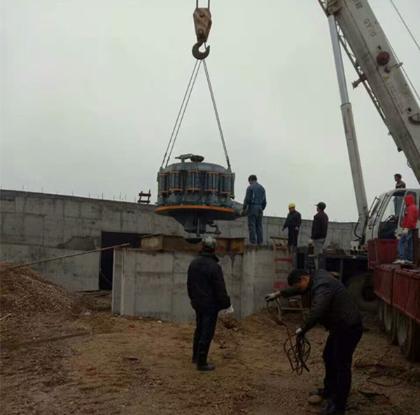 圓錐機(jī)抵達(dá)現(xiàn)場(chǎng)