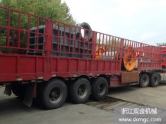 一臺SJPE7510顎式破碎機，一臺SJZ