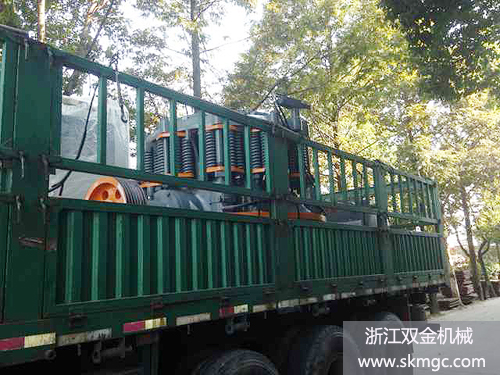 浙江雙金機(jī)械圓錐破碎機(jī)