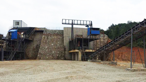 湖南新聯(lián)時產(chǎn)500噸破碎生產(chǎn)線項目生產(chǎn)現(xiàn)場圖片