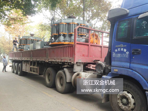 浙江雙金機(jī)械圓錐機(jī)