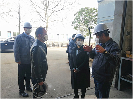 余杭區(qū)區(qū)長一行走進雙金生產(chǎn)車間