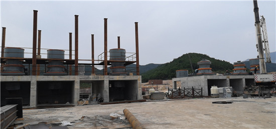 6臺(tái)單缸液壓圓錐機(jī)全部就位