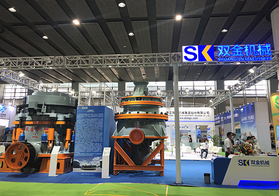 雙金1800單缸液壓圓錐機(jī)與多缸液壓圓錐機(jī)