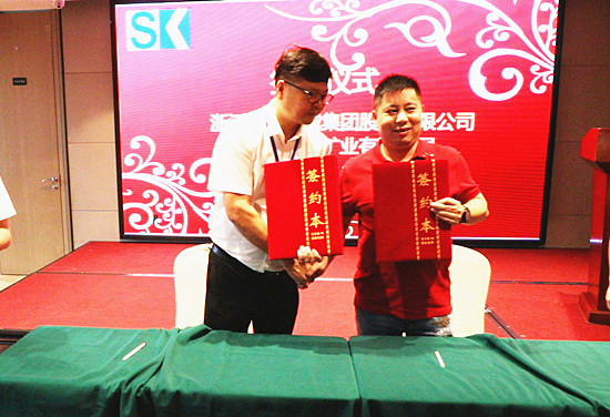 客戶采購(gòu)顎破與單缸液壓圓錐機(jī)