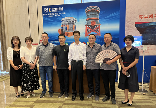 中國砂石協(xié)會(huì)會(huì)長一行蒞臨雙金展位