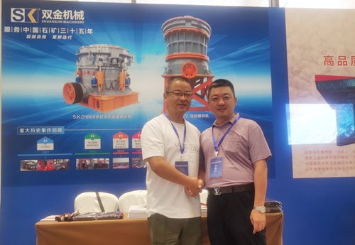 廣東砂石協(xié)會(huì)秘書長蒞臨雙金展位