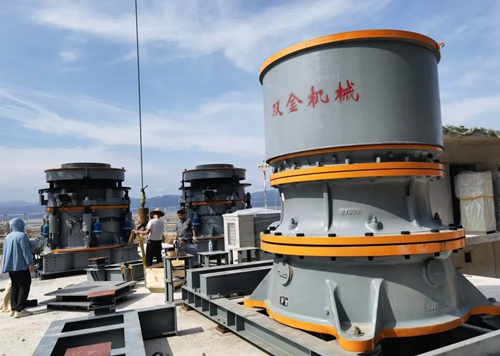 雙金單缸、多缸液壓圓錐機(jī)安裝現(xiàn)場(chǎng)