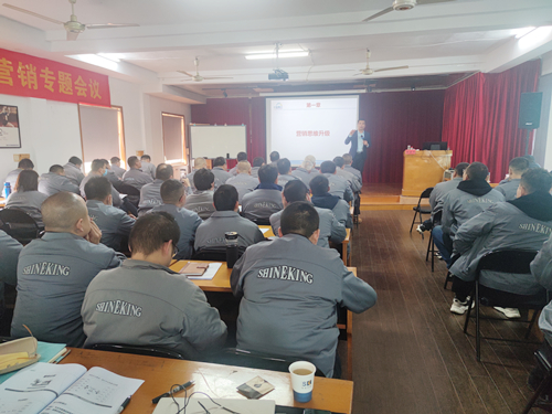 公司邀請(qǐng)張老師為大家講授《互聯(lián)網(wǎng)營(yíng)銷升級(jí)與創(chuàng)新》課程