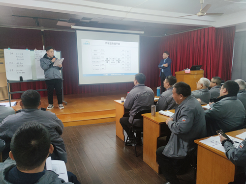 營(yíng)銷代表上臺(tái)分享學(xué)習(xí)成果
