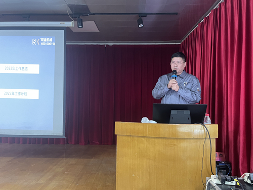 公司營(yíng)銷總監(jiān)姜總部署新年銷售工作