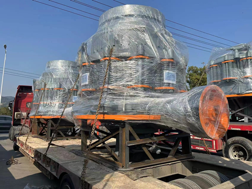 出口南非的彈簧圓錐機(jī)發(fā)貨現(xiàn)場